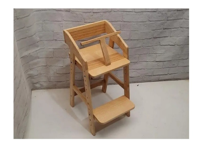 Growing chair for children with a limiter