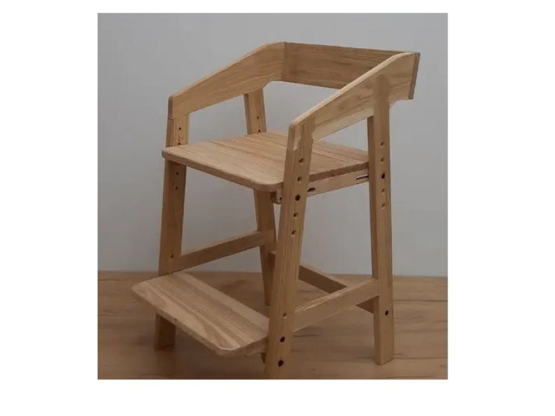 Growing chair made of ash wood