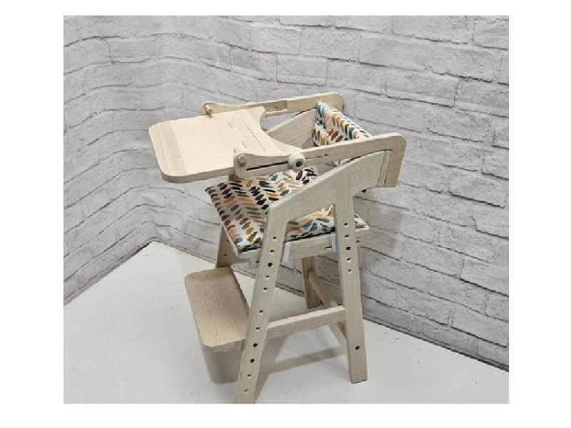 Growing transformer chair with a soft cushion